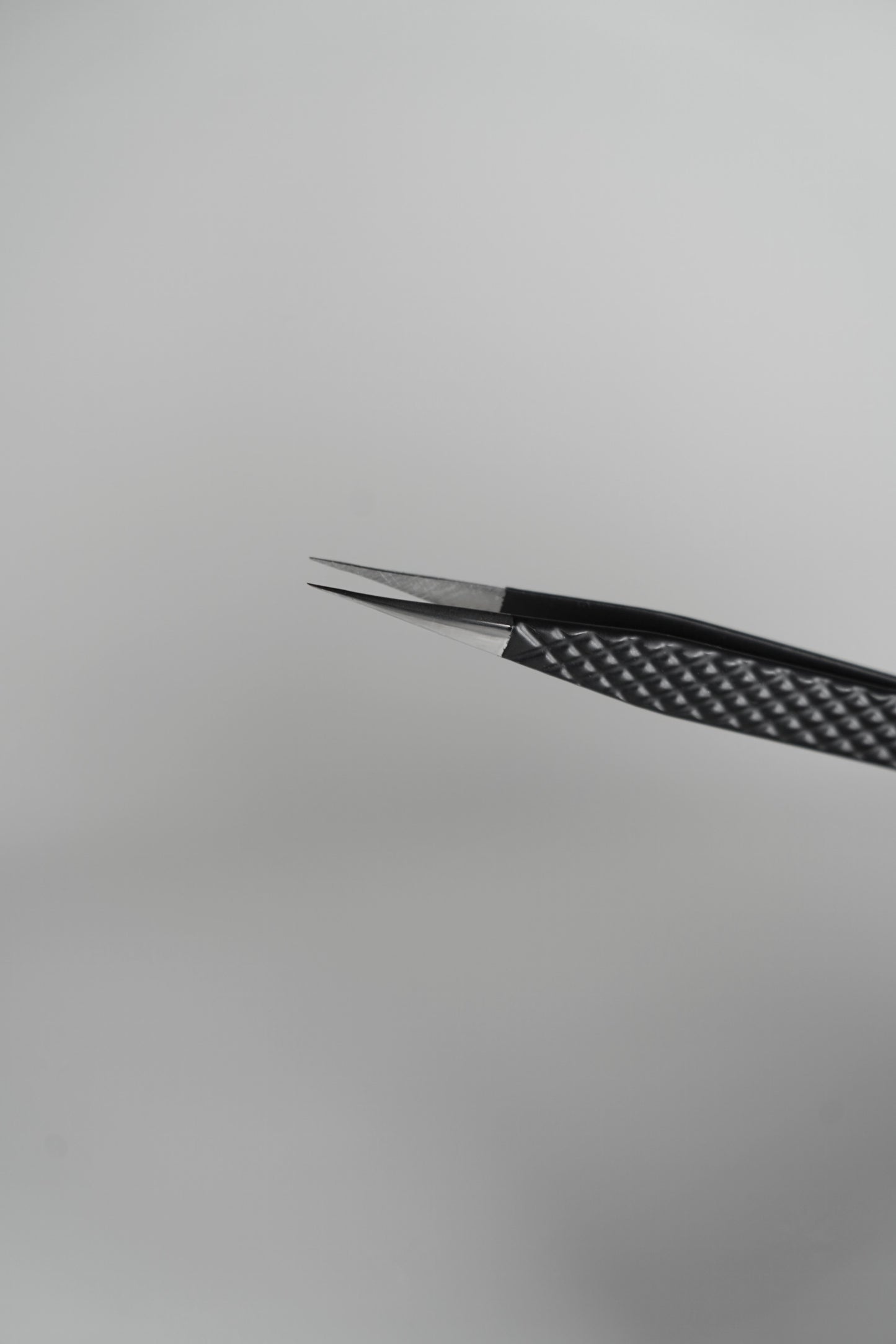 ISOLATION TWEEZER 002